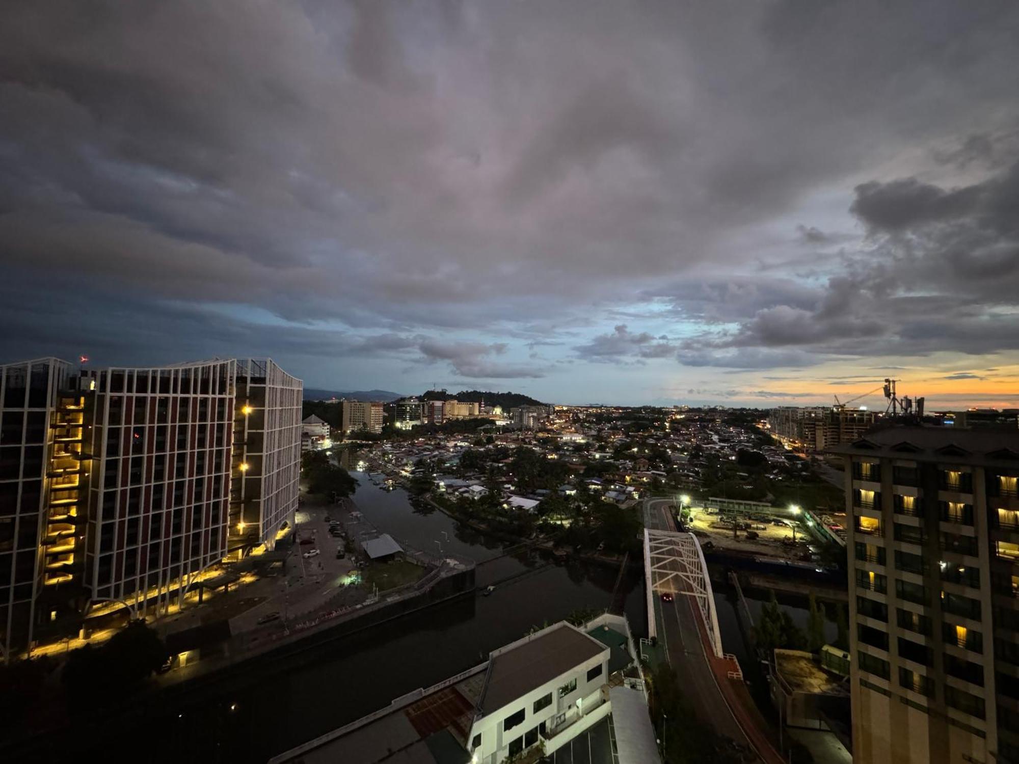 Riverside Opulent Nights At Sky Hotel Kota Kinabalu Exteriör bild