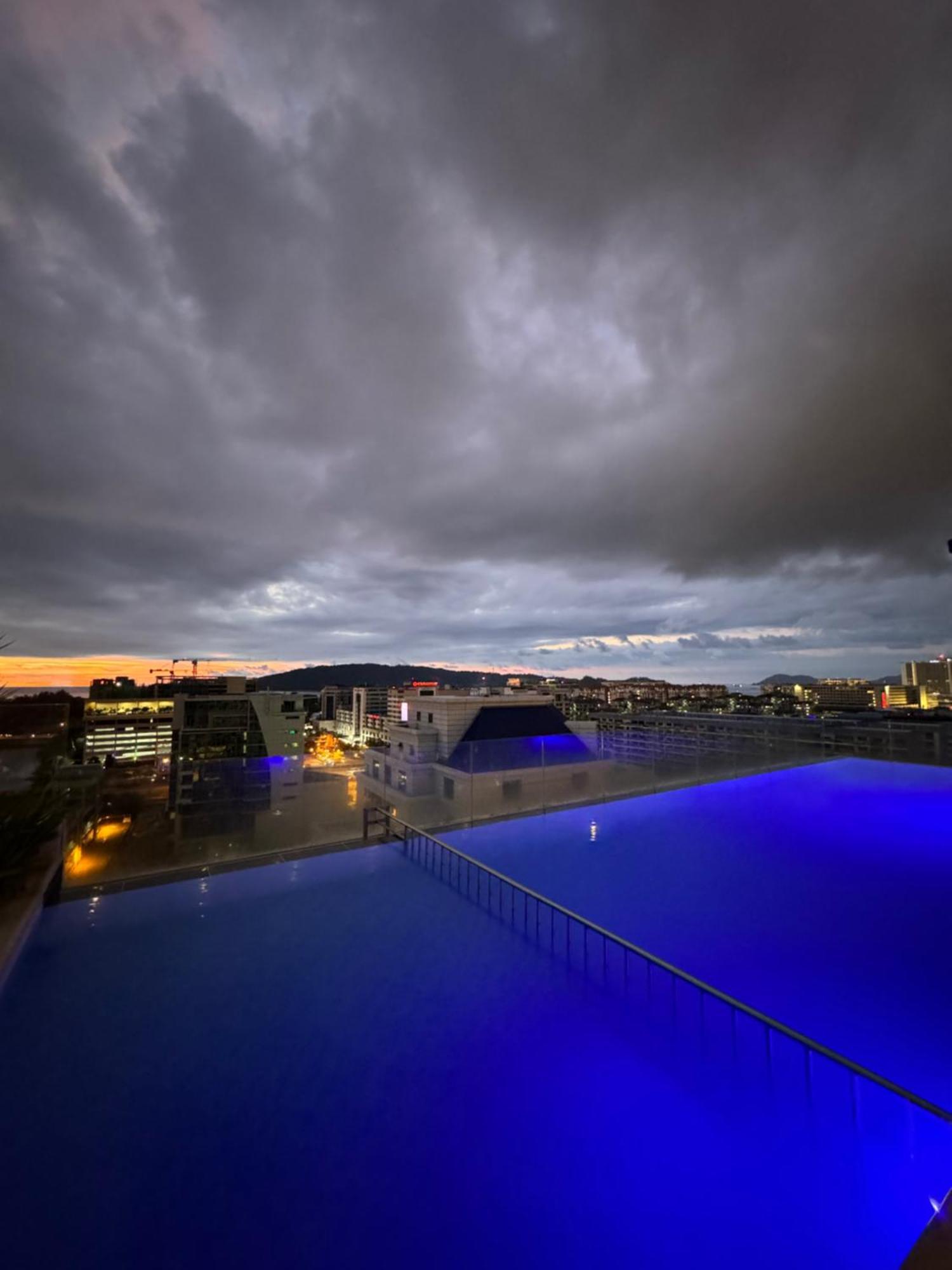 Riverside Opulent Nights At Sky Hotel Kota Kinabalu Exteriör bild