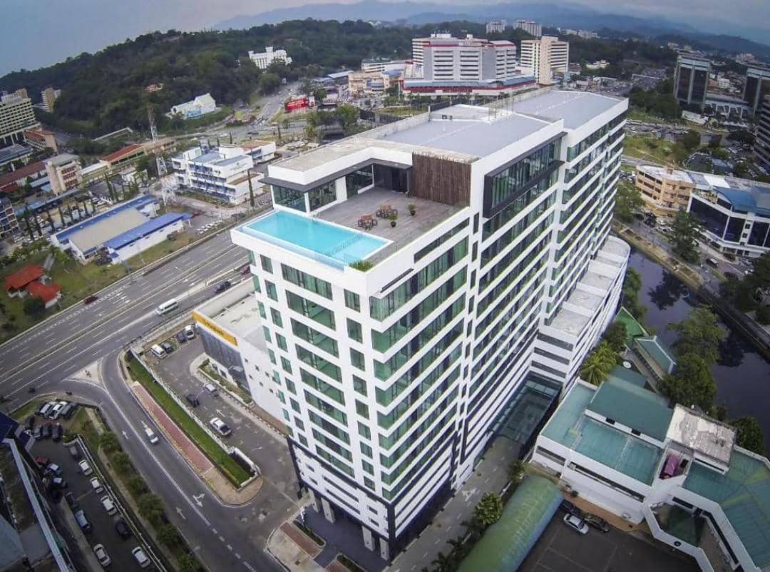 Riverside Opulent Nights At Sky Hotel Kota Kinabalu Exteriör bild